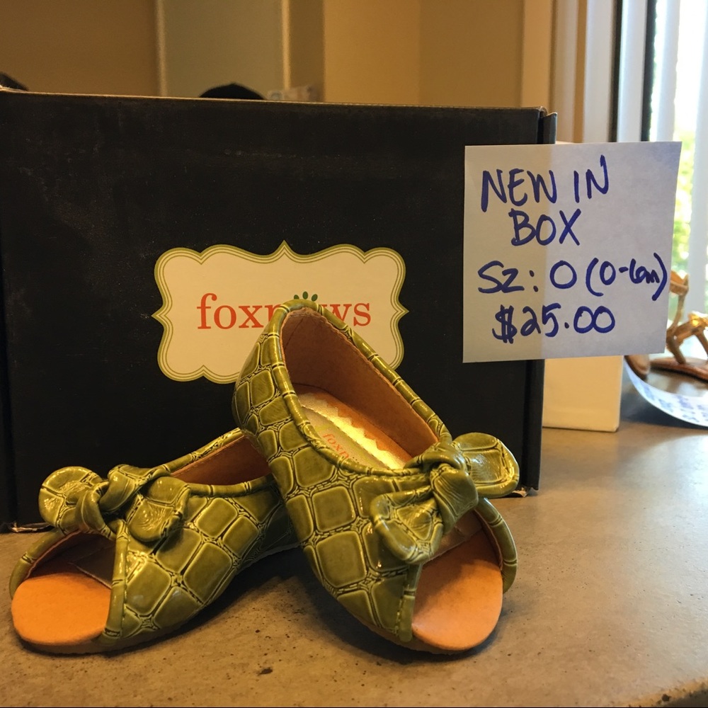 NWT Foxpaw Infant Peep Toe shoes